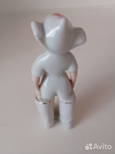 Фарфоровая статуэтка СССР.Мальчик с биноклем