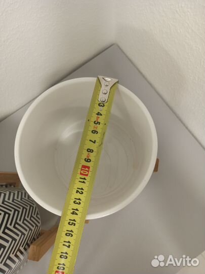 Кашпо керамическое на бамбуковой подставке