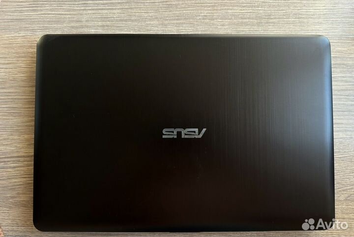 Asus i3-6006U/Geforce 920MX/FullHD/15'6