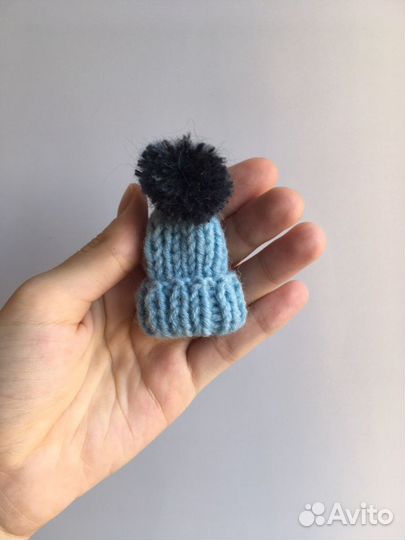 Значок брошь шапка