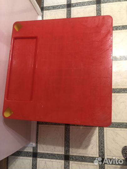 Детский столик для настольных игр