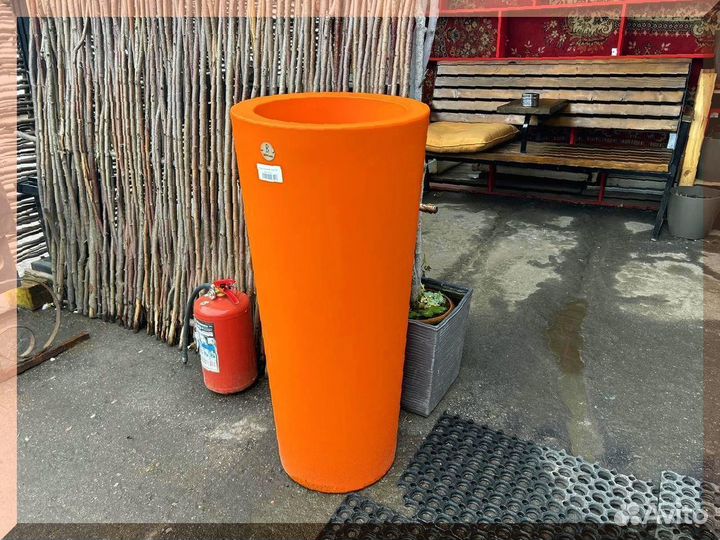 Кашпо уличное из пластика