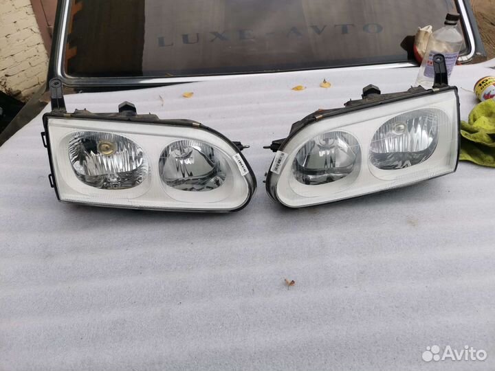 Фары Mitsubishi Delica Space Gear PB5W
