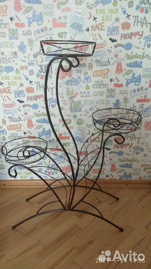 Подставка под цветы металлическая