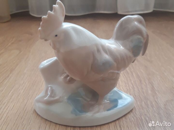 Фарфоровая статуэтка 