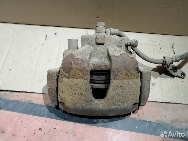 Суппорт тормозной передний левый Honda Accord