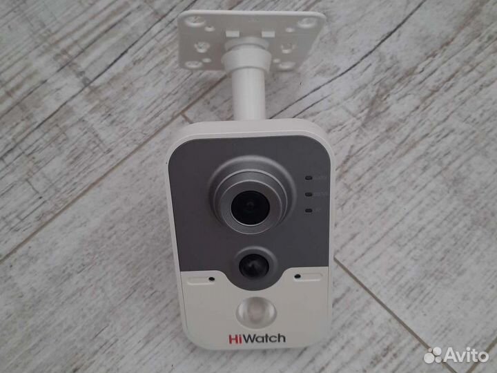 Внутренняя IP камера HIWatch DS 114W