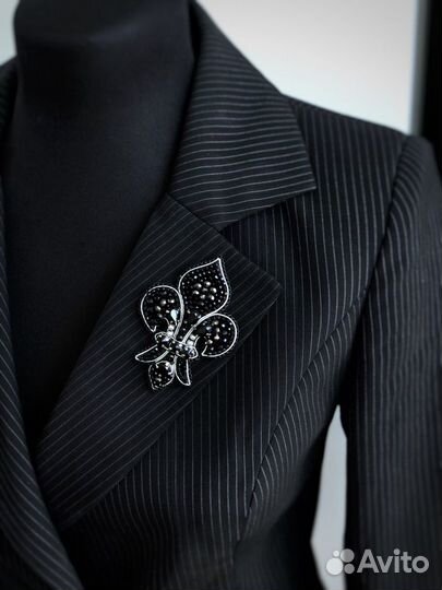 Броши в ассортименте