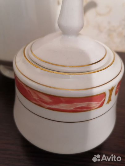 Чайник и молочник, сахарница