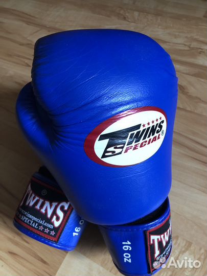 Боксерские перчатки Twins 16 oz