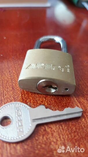 Замок накладной новый