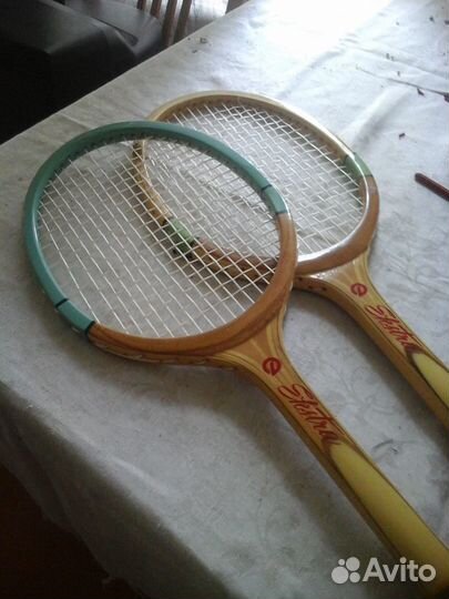 Теннисная ракетка