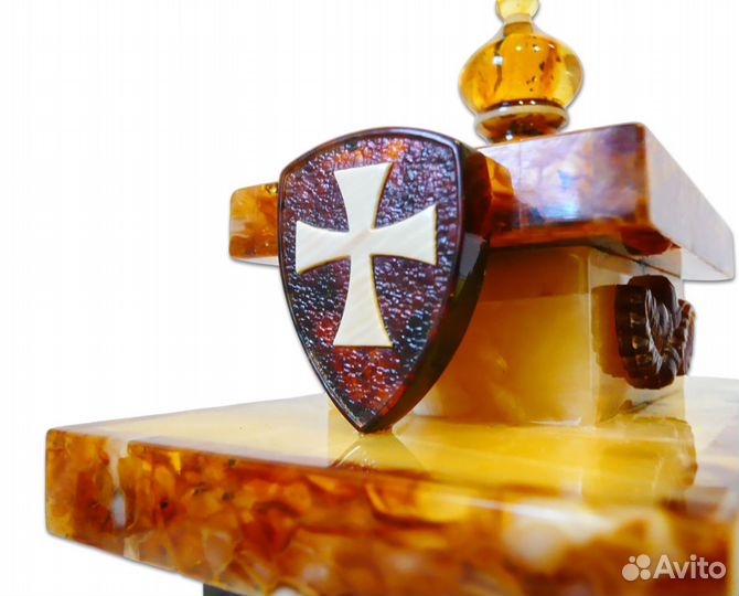 Часы настольные из янтаря 