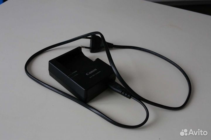 Зеркальный фотоаппарат Canon 550d