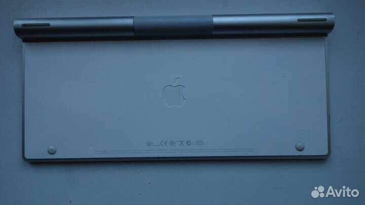 Клавиатура и колонки Apple