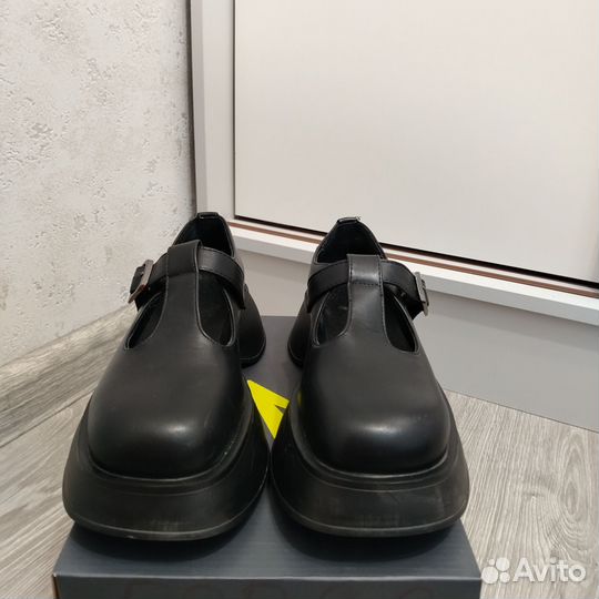 Лоферы женские