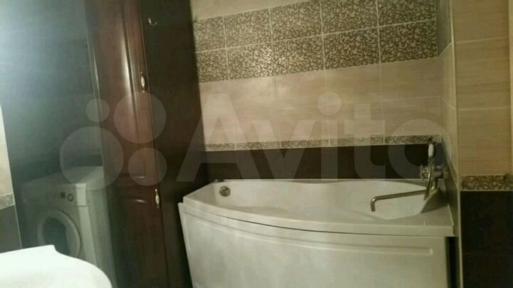 2-к. квартира, 70 м², 8/13 эт.