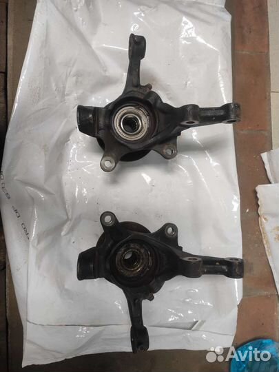 Поворотные кулаки (L/R) toyota vitz/bb/ist/sienta