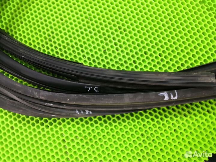 Уплотнитель стекла двери Шевролет Авео Т250