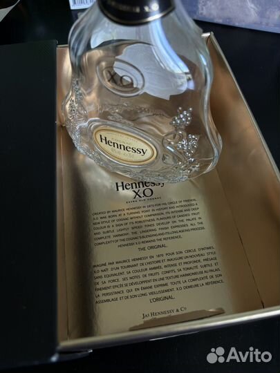 Коробка и бутылка из под коньяка Hennessy