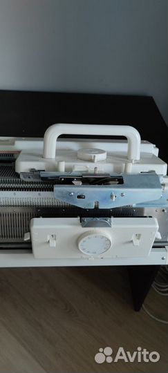 Двухфонтурная вязальная машина Silver Reed SK840