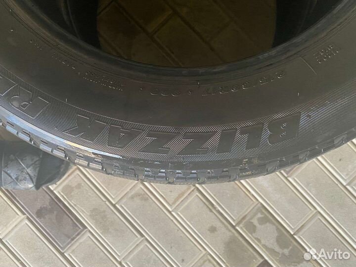 Bridgestone Blizzak Revo GZ 215/60 R17
