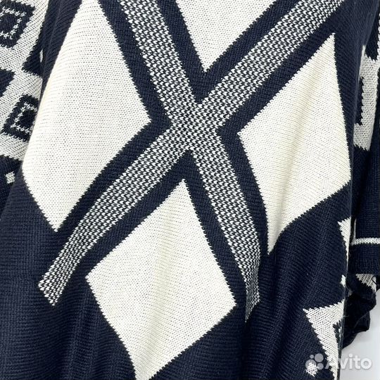 Пончо Oversize с кисточками