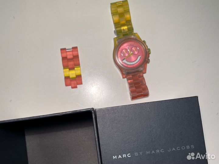 Часы marc jacobs в виде смайла