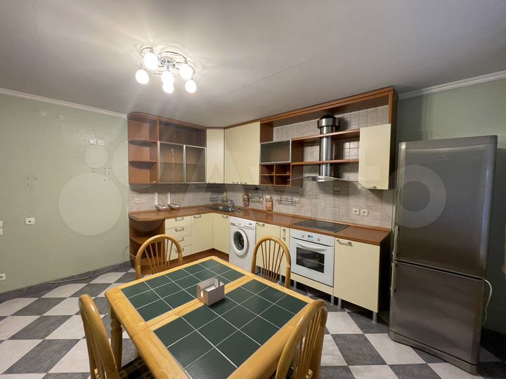 3-к. квартира, 100 м², 5/6 эт.