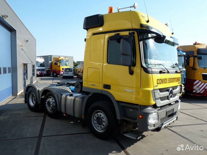 Pазбираем грузовик Mercedes-Benz Actros mpiii 2009