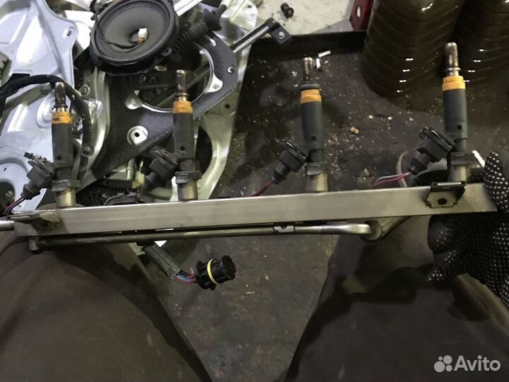 Топливная рампа с Форсунками Бмв 7 е65