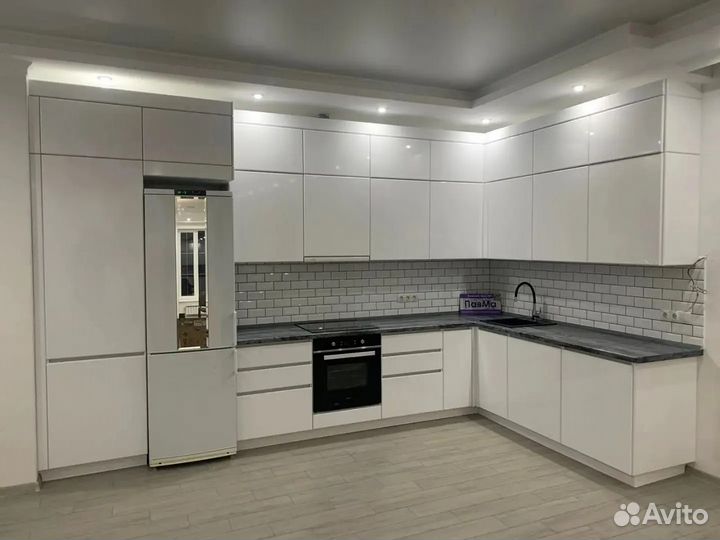 Кухонный гарнитур на заказ с техникой в стиле икеа