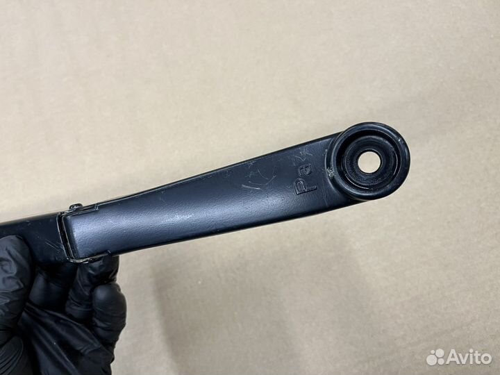 Поводок лобового стекла правый Киа Спортейдж 3