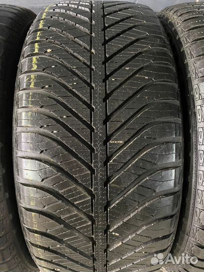 Goodyear Vector 4Seasons 225/45 R17