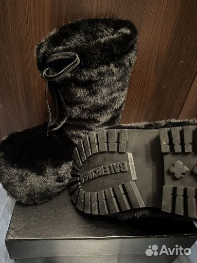 В наличии Balenciaga alaska furr boots