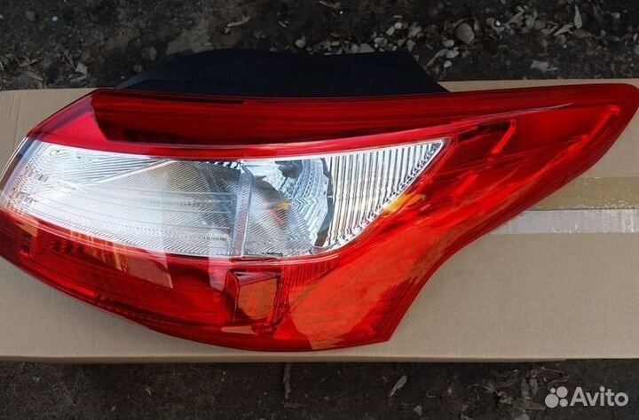 Фонарь задний RH внешний Форд Фокус 3 Универсал