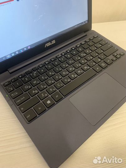 Asus E203M