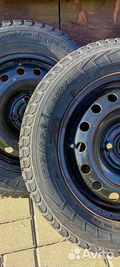 R14 Nokian Tyres Nordman 5 175/65, PCD 4x100 DIA 54.1