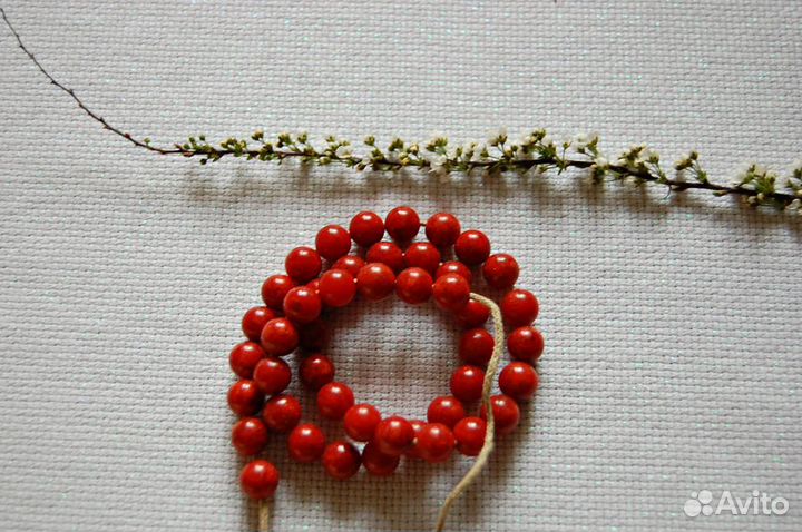 Бусины из синтетического коралла