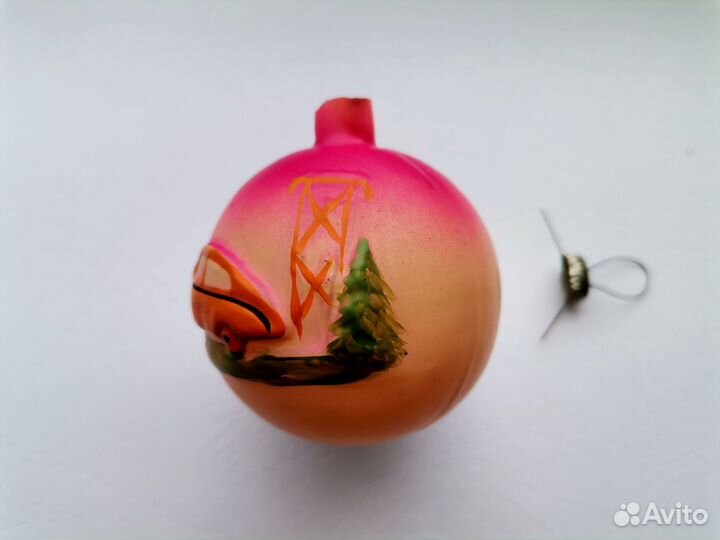 Елочная игрушка шар-автомобиль