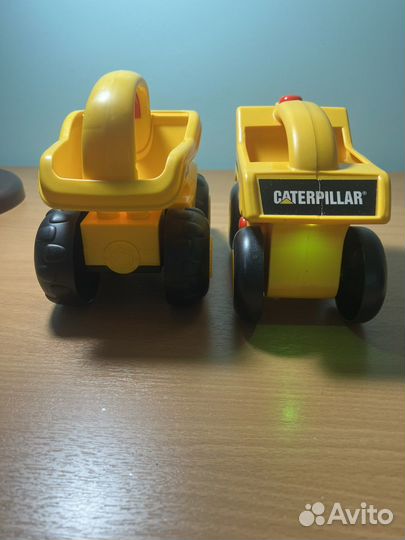 Две машинки CAT