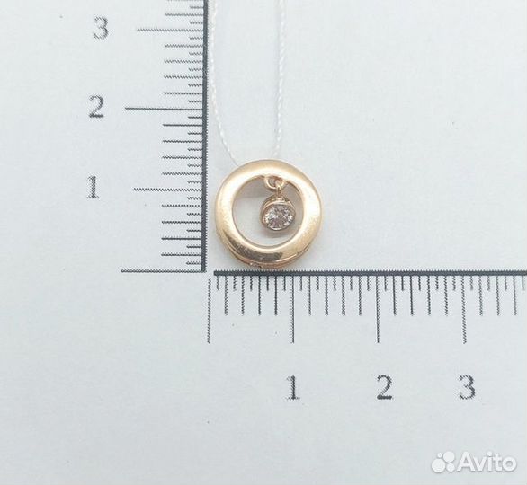 Золотая подвеска с камнем