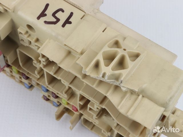 Блок предохранителей Toyota Avensis