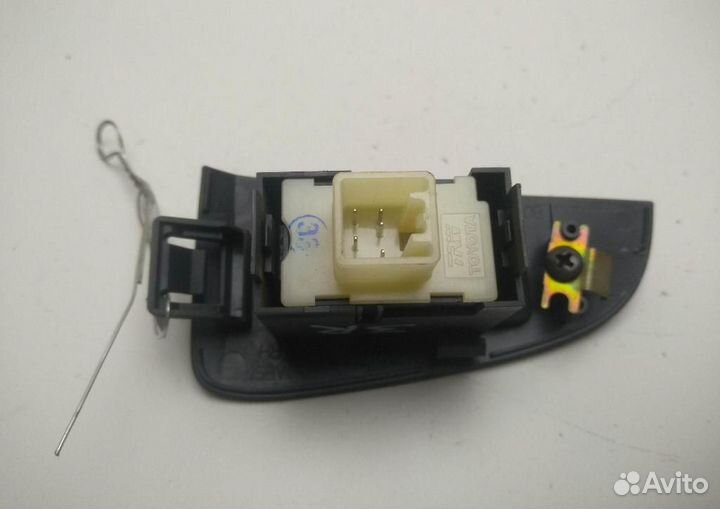 Кнопка стеклоподъемника Toyota Avensis