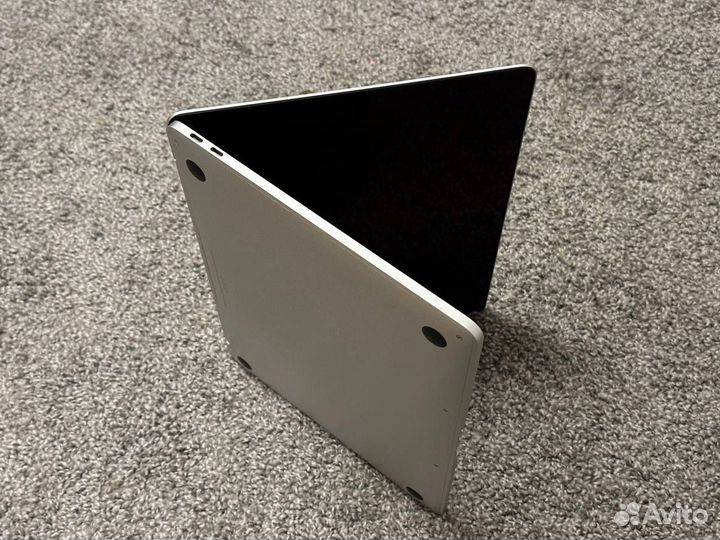 Apple macbook pro 2017 8/128 GB