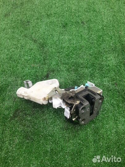 Замок двери задний правый Nissan Almera Classic