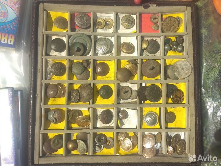 Пуговицы разные мундирные и другие