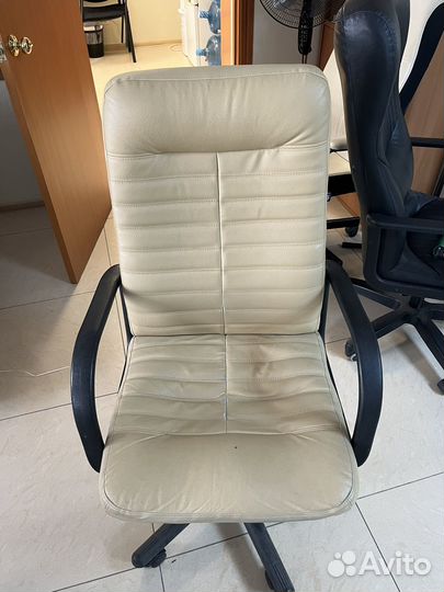 Кожанное кресло