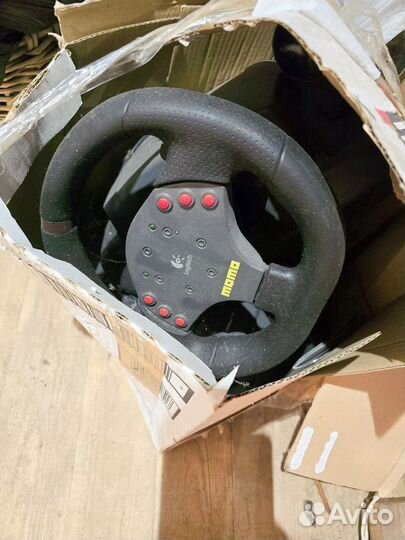 Игровой руль logitech momo racing