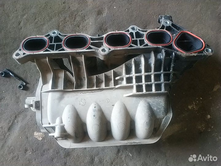 Впускной коллектор honda civic 5D 1.8